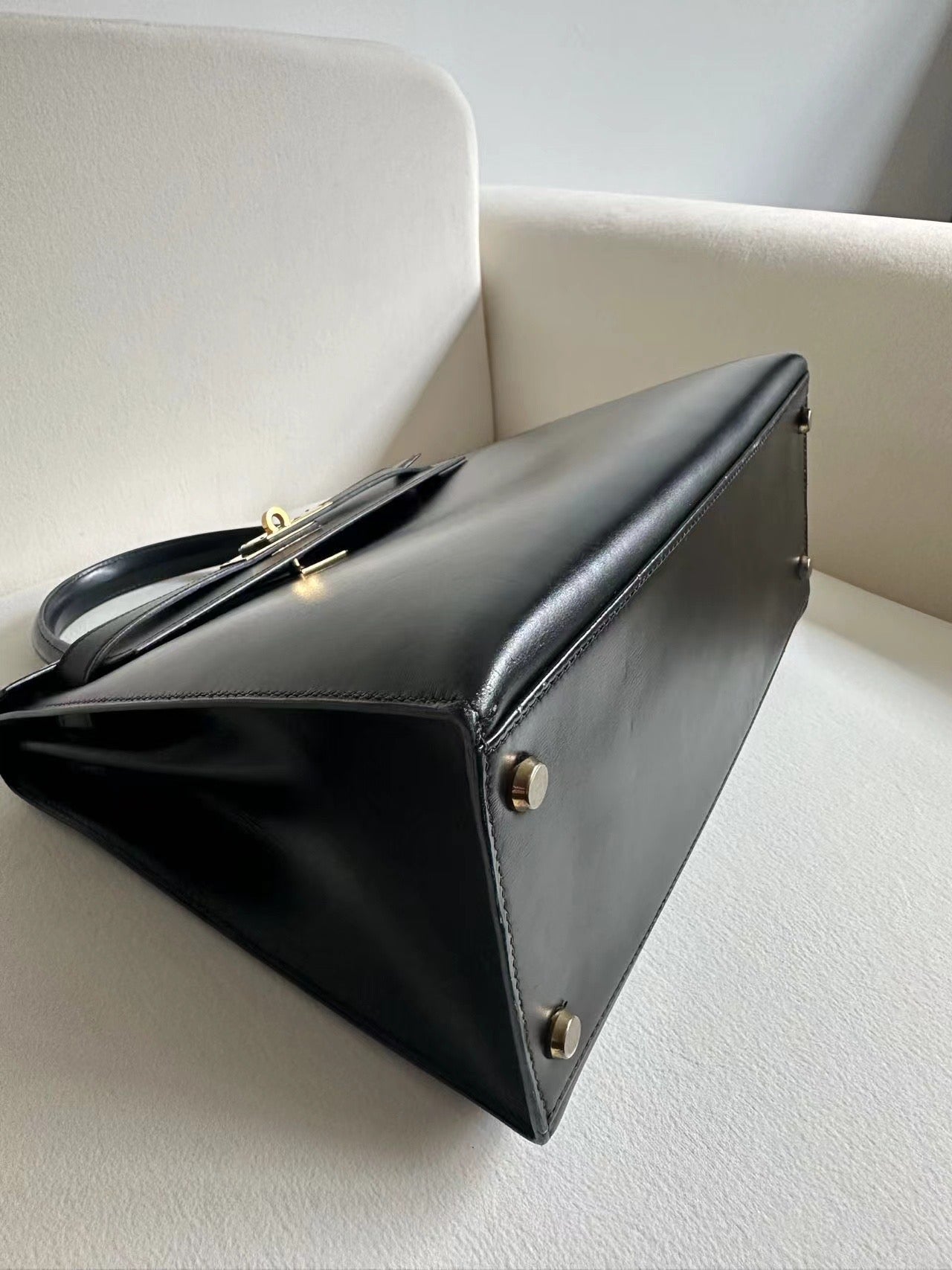 Vintage Kelly 28 Black box leather with Gold hardware