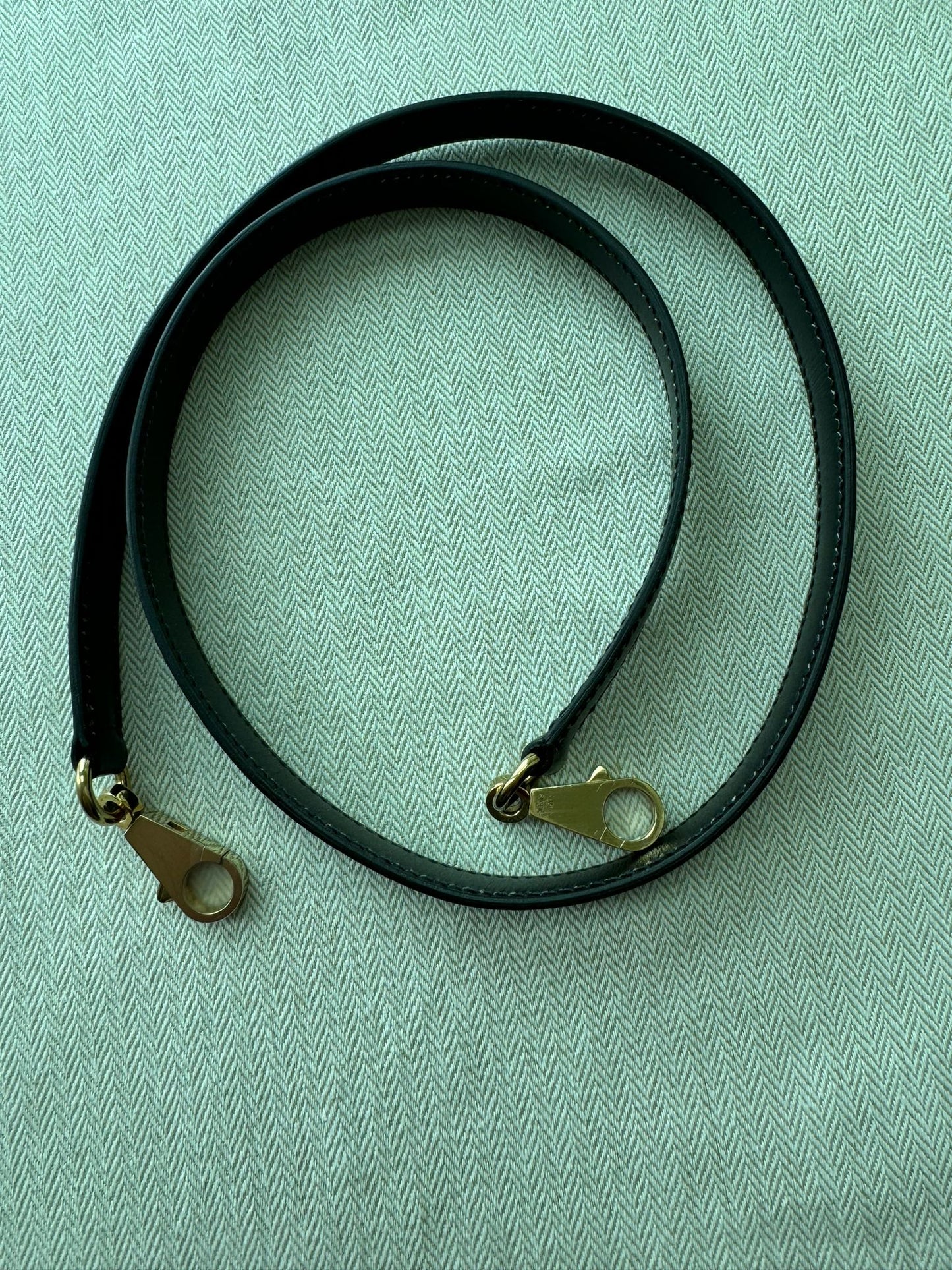 Vintage Kelly 28 Black box leather with Gold hardware