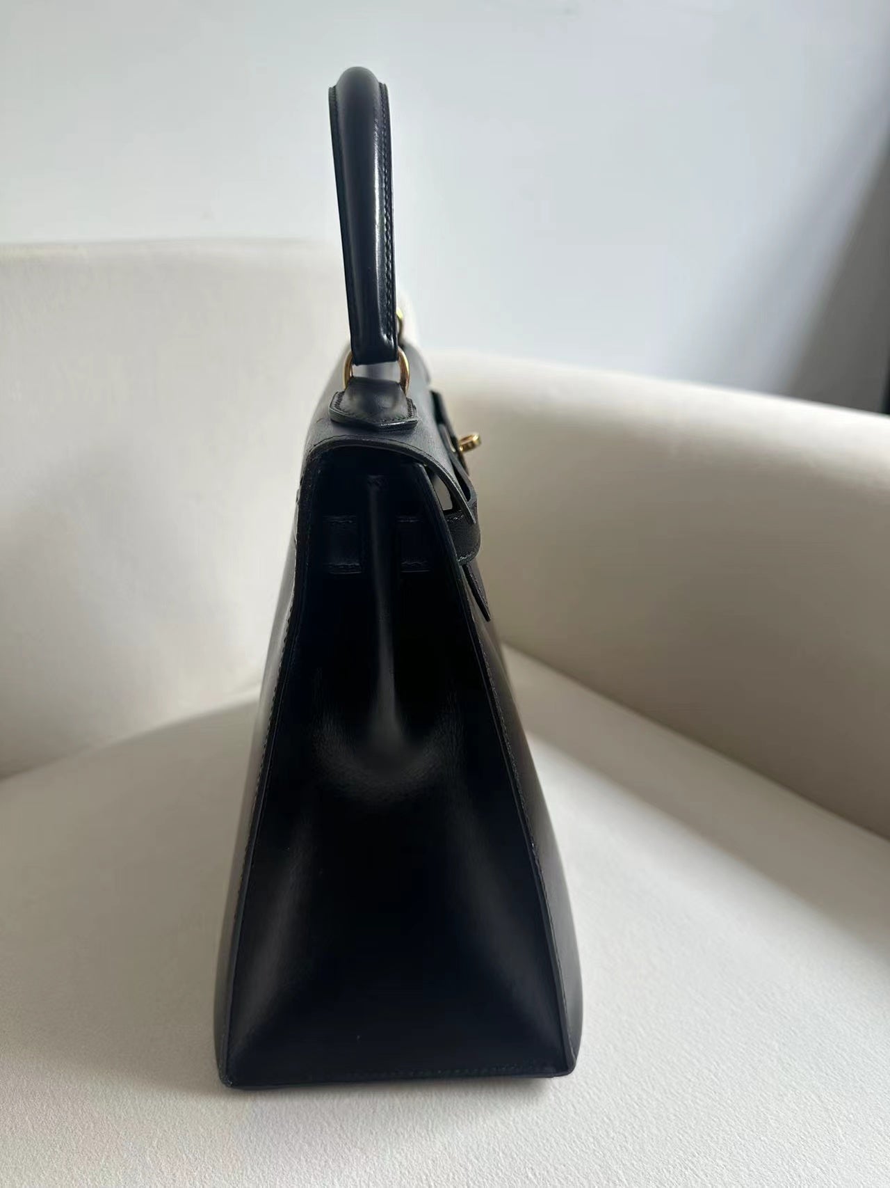 Vintage Kelly 28 Black box leather with Gold hardware