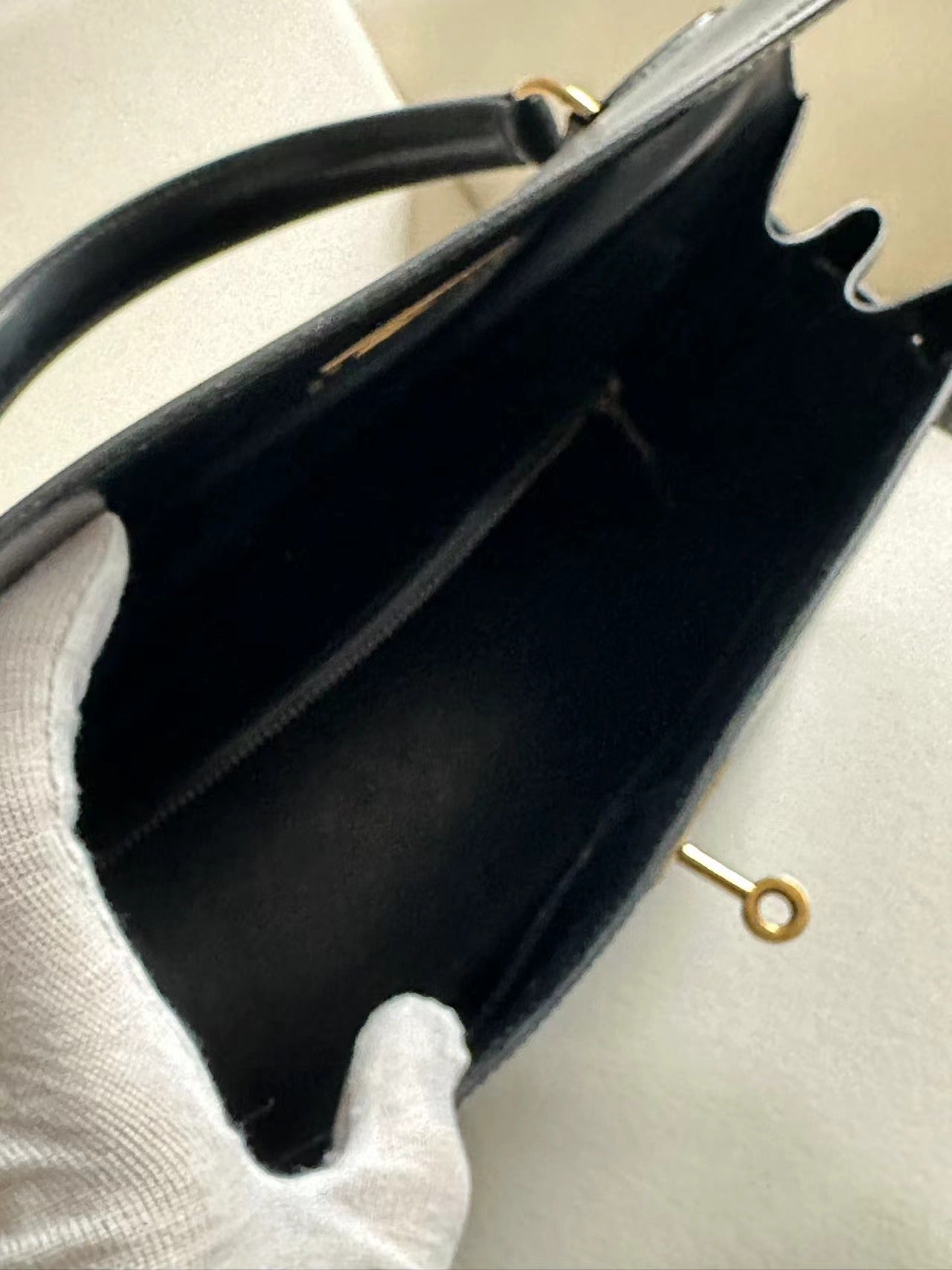 Vintage Kelly 28 Black box leather with Gold hardware