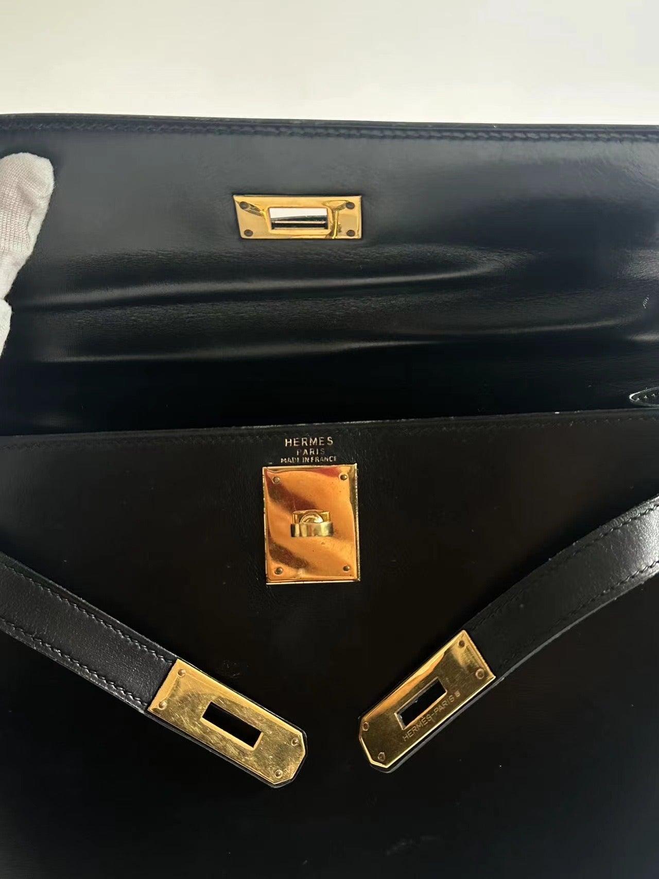 Vintage Kelly 28 Black box leather with Gold hardware